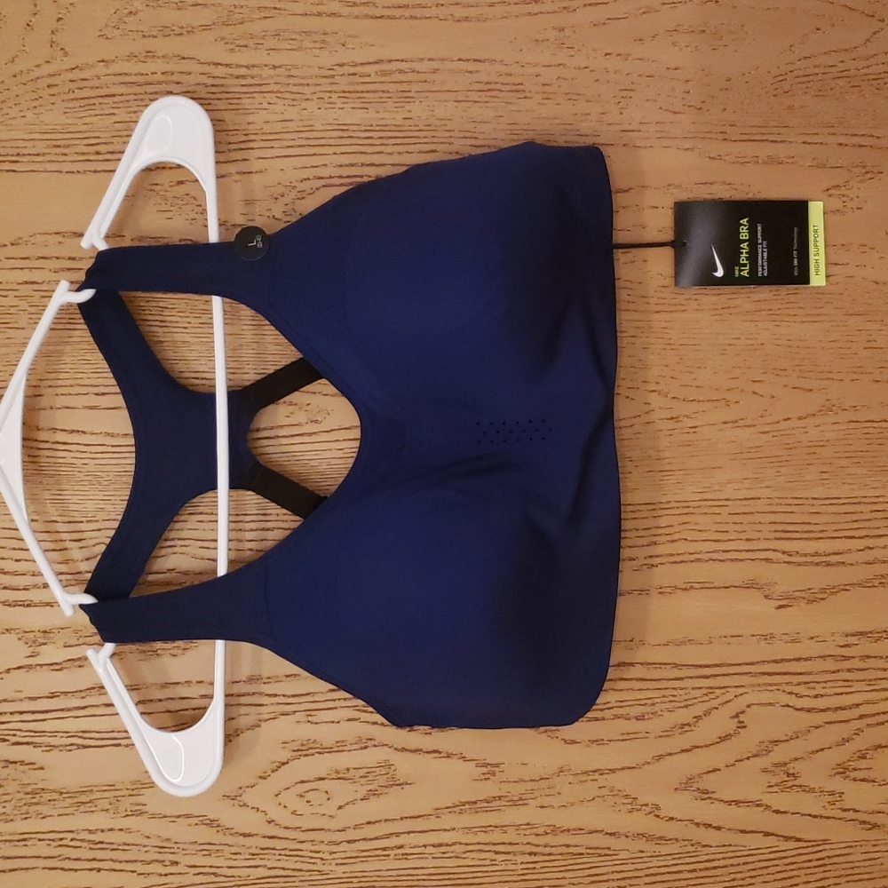 NWT Nike Alpha Bra